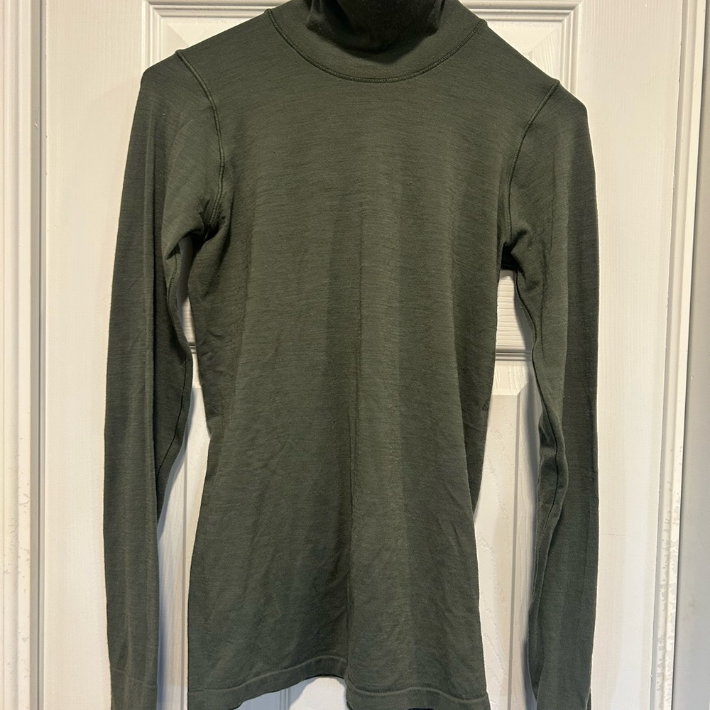 Athleta Olive Green Turtleneck‎ Top
